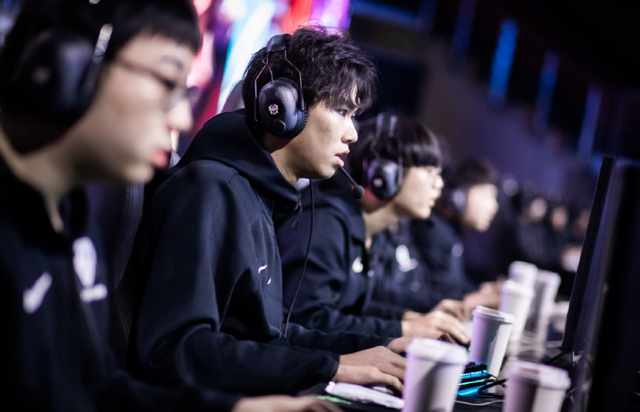 LPL春季赛IG对JDG：四号种子战，中上两路巅峰对决，直通S15世界赛-DB电竞(官网)