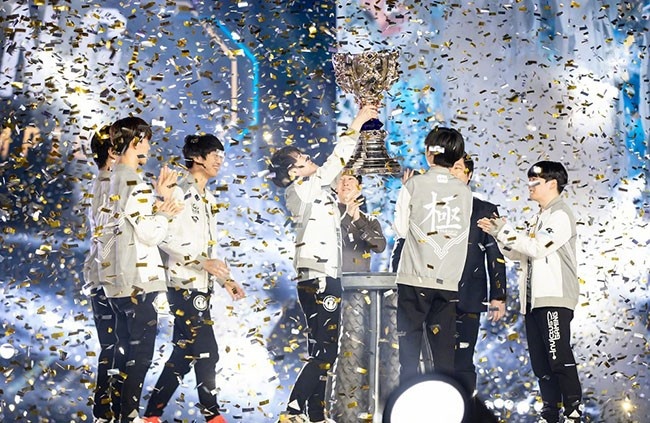 马老师“怂狼”之谜：低调策略与团队精神的职场启示